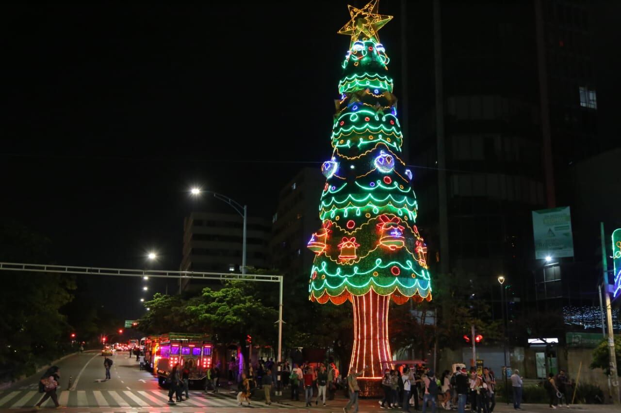 En el ritual se encenderán los monumentales Alumbrados, que en su edición 56 llevan por nombre “Celebremos una Navidad mágica”