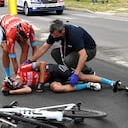 CATTOLICA, ITALIA - 12 DE MAYO: Mikel Landa Meana de España y Team Bahrain Victorious, Rafael Valls Ferri de España y Team Bahrain Victorious & Francois Bidard de Francia y AG2R Citröen Team están involucrados en un accidente durante el 104 ° Giro d'Italia 2021, Etapa 5 una etapa de 177 km desde Módena a Cattolica / Crash / Injury / @ girodiitalia / #Giro / el 12 de mayo de 2021 en Cattolica, Italia. (Foto de Tim de Waele / Getty Images)