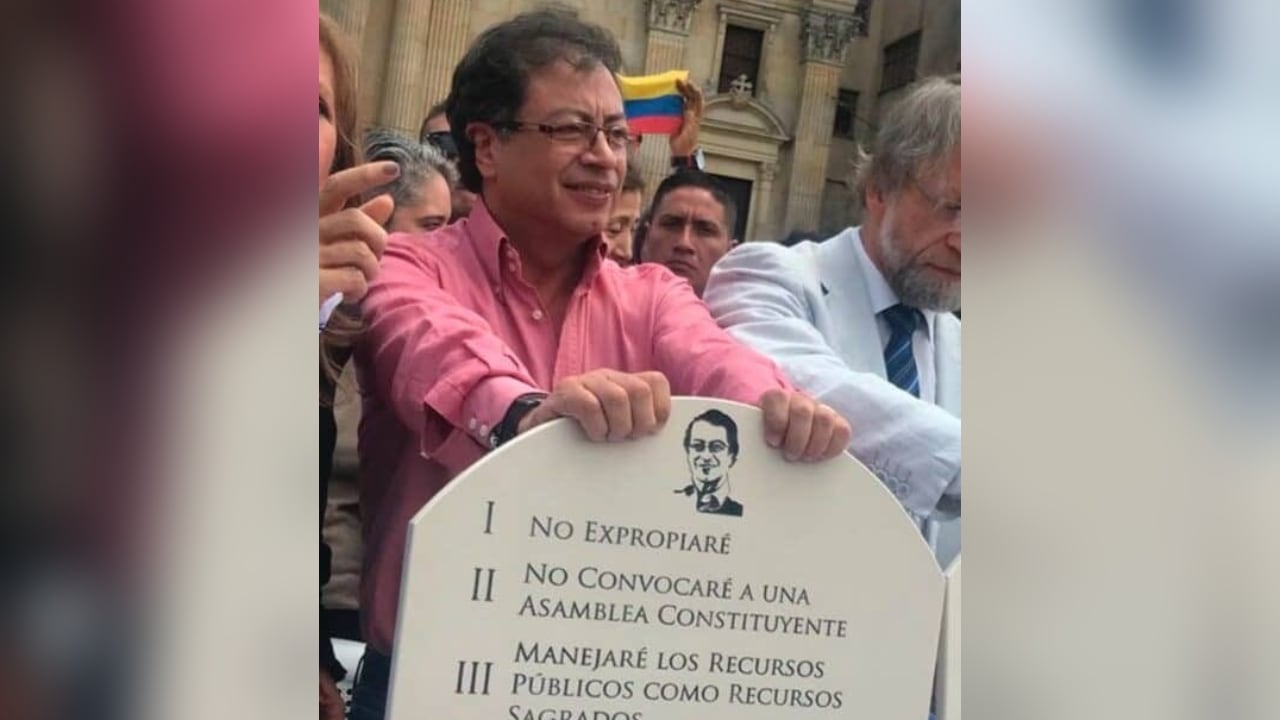 Esta es la foto que el presidente se tomó en campaña cuando aseguró que no convocaría a una constituyente.