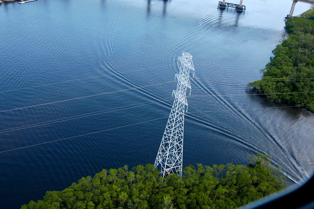 Línea de transmisión entre las subestaciones Baixada Santista y Vicente de Carvalho.