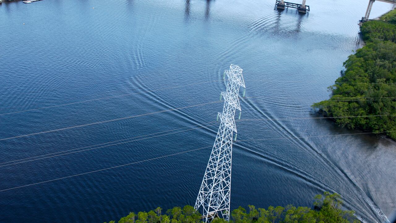 Línea de transmisión entre las subestaciones Baixada Santista y Vicente de Carvalho.