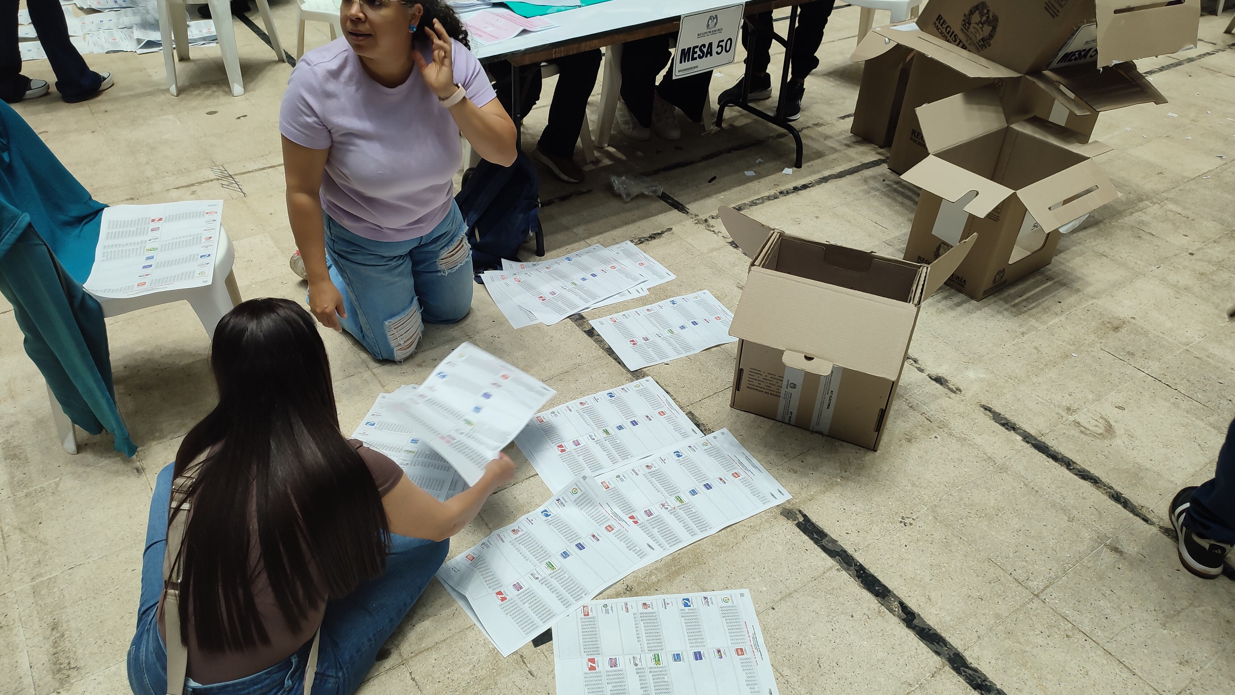 Elecciones legislativas 2026 conteo de votos en el coliseo del pueblo Cali