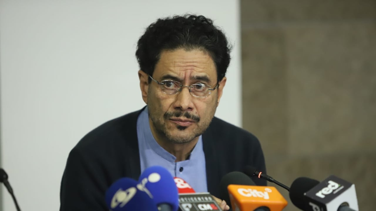 Rueda de Prensa negociadores del Gobierno con el ELN Iván Cepeda