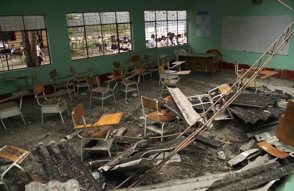 El día que SEMANA visitó Villarrica un techo del colegio se vino abajo y todos los salones están en riesgo de que les ocurra lo mismo. Foto: Pablo Andrés Monsalve