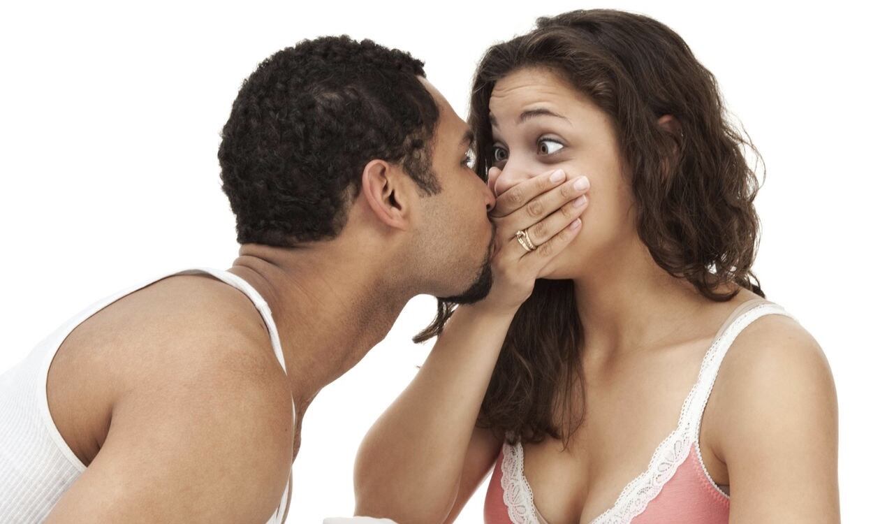 El mal aliento es un padecimiento que se puede remediar con agua de manzanilla