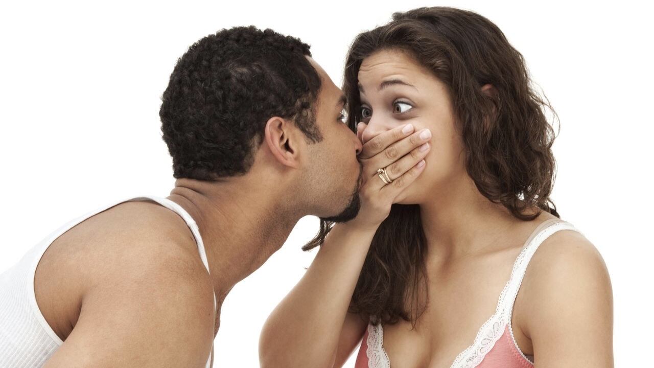 El mal aliento es un padecimiento que se puede remediar con agua de manzanilla.