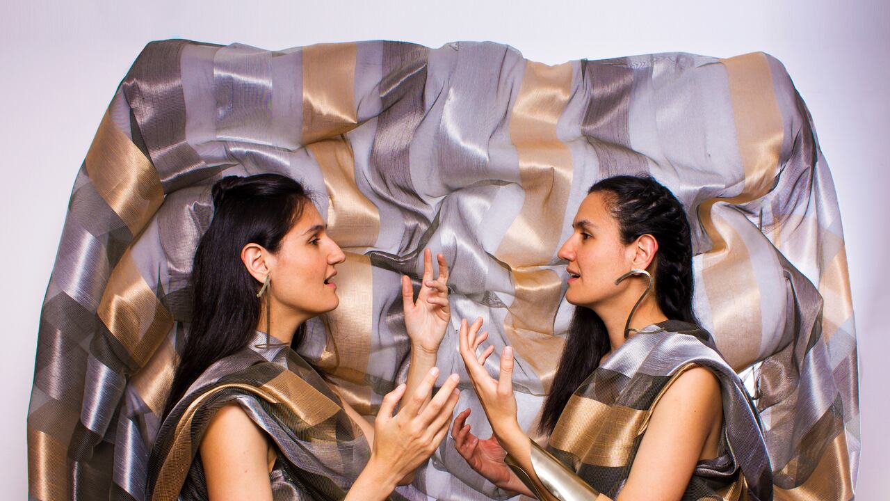 Las Áñez se acostumbraron a cantar a dos voces desde pequeñas. Luego, estudiaron jazz y músicas populares, y ahí descubrieron que les seguía gustando el sonido de sus voces juntas y querían componer. No se han detenido.