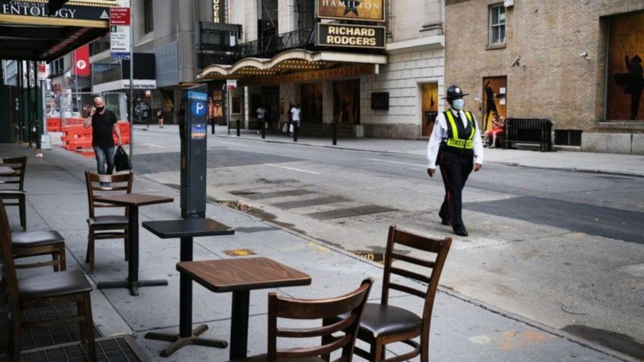 La pandemia ha destruido negocios, como teatros y restaurantes, que empleaban aproximadamente a una quinta parte de la fuerza laboral de Nueva York.
