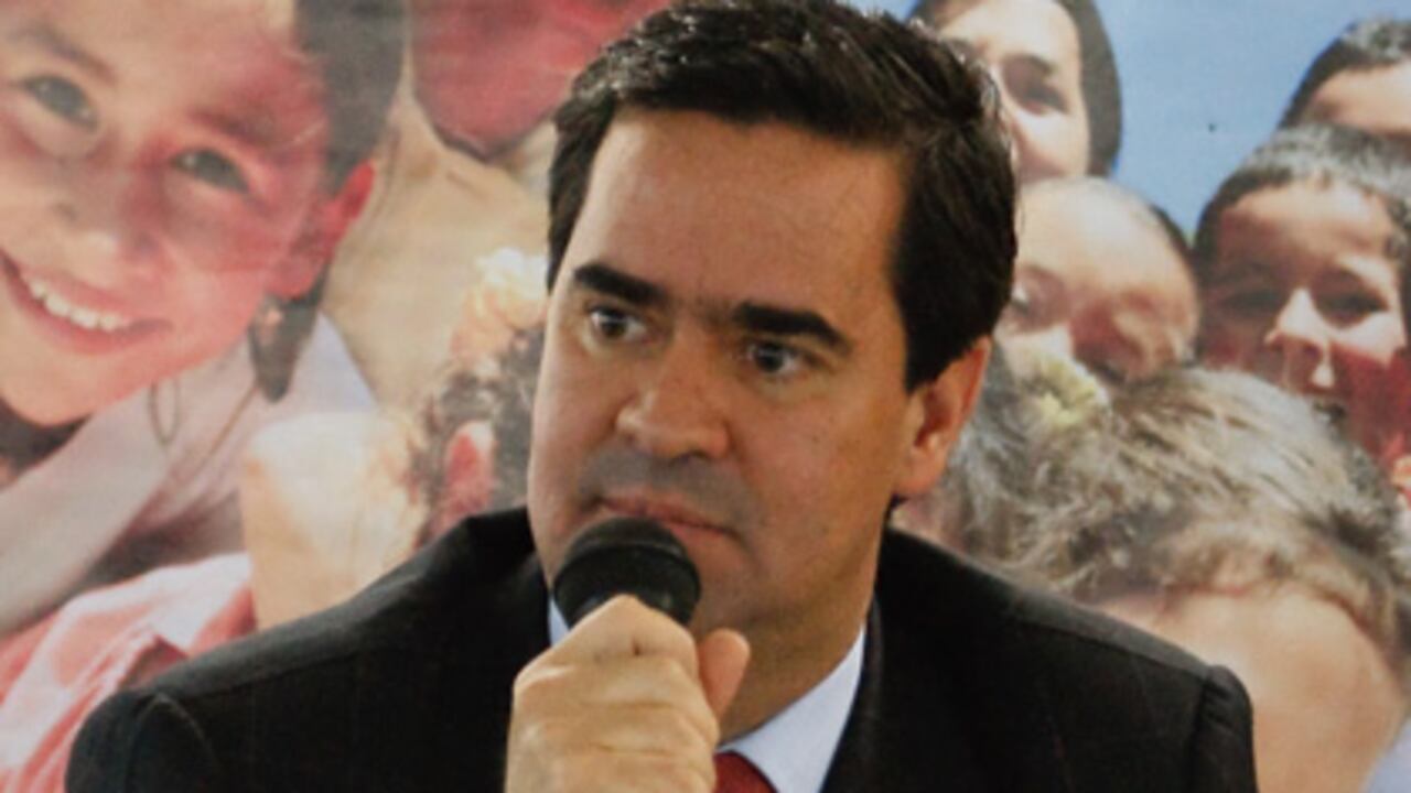 El alto comisionado para la Paz, Frank Pearl, advirtió que ni la Iglesia ni los civiles pueden ofrecer negociaciones al crimen organizado y que con éste solo se admite el sometimiento a la justicia