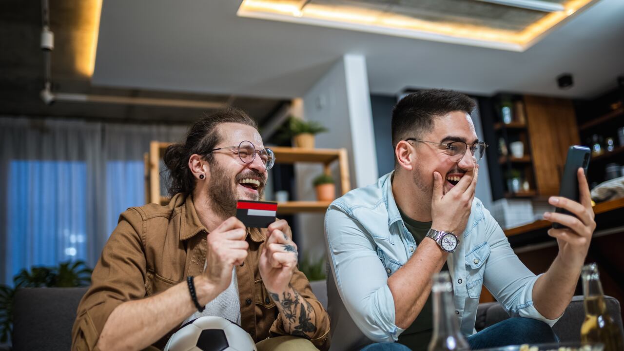 Los usuarios acostumbran a hacer apuestas deportivas durante los torneos de fútbol.