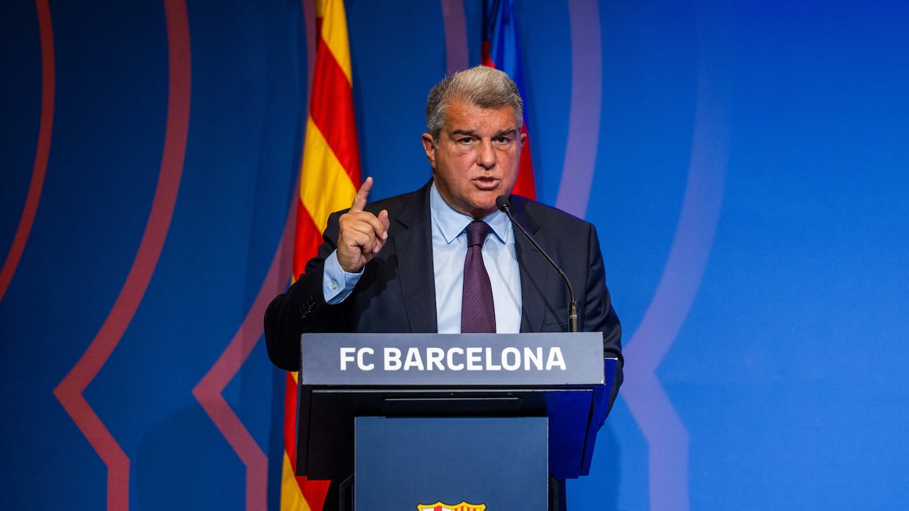 Joan Laporta da su discurso frente al senado del FC Barcelona.