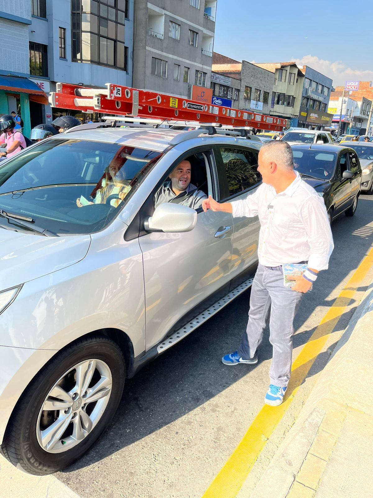 Restrepo estuvo hablando con los ciudadanos de Medellín.