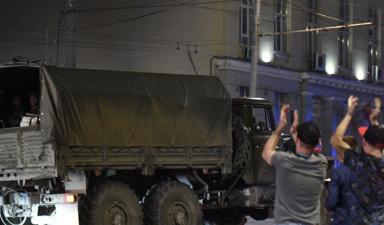 En la ciudad de Rostov-on-Don de Rusia, el grupo Wagner recibe apoyo de los ciudadanos