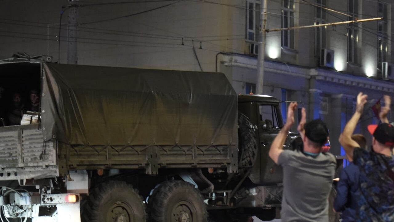En la ciudad de Rostov-on-Don de Rusia, el grupo Wagner recibe apoyo de los ciudadanos