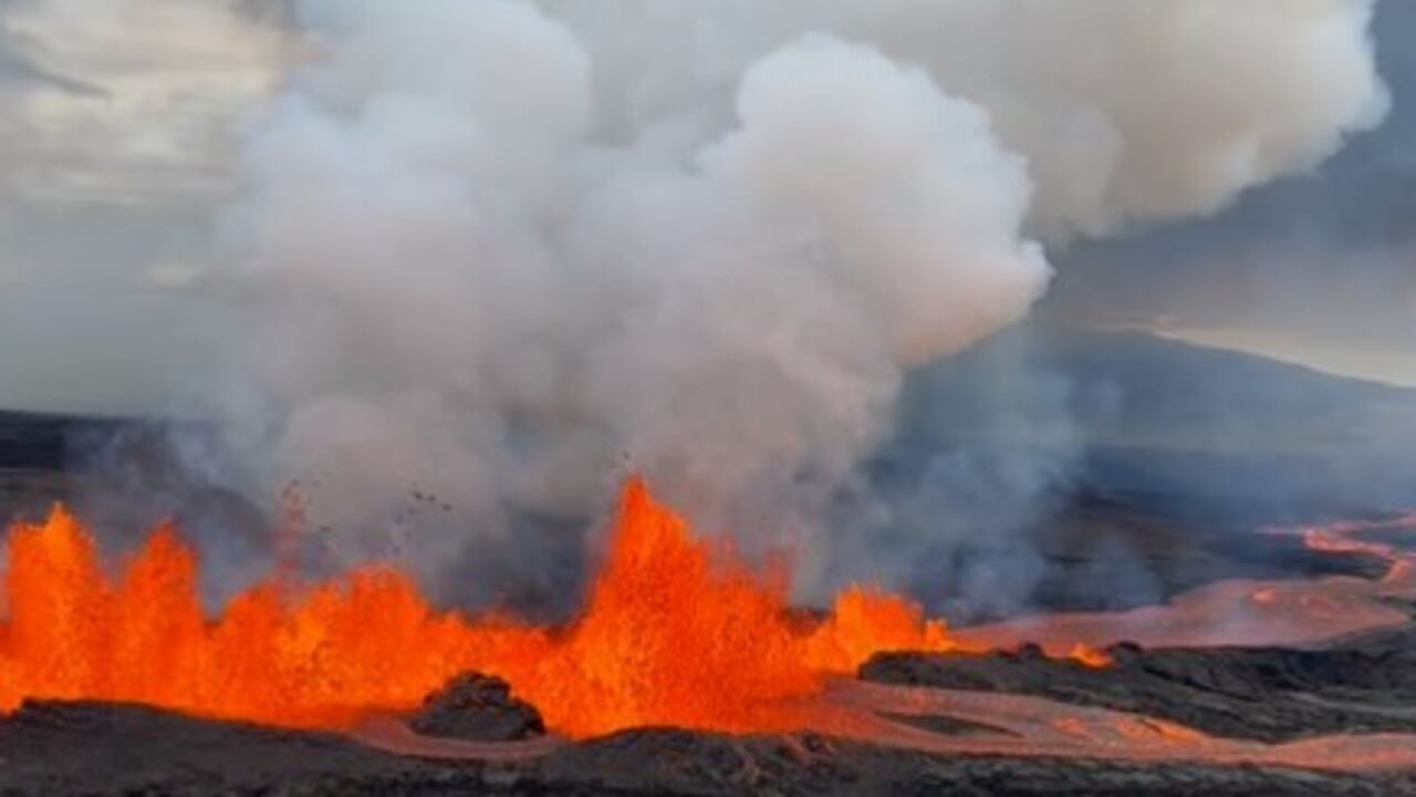 Volcán en Hawái hace erupción