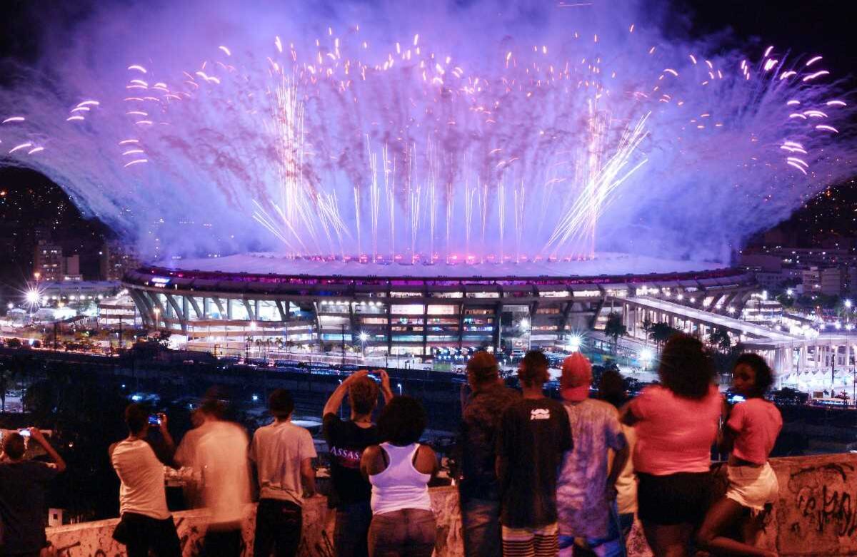 La fiesta multicolor fue aplaudida en medio de la realidad social en Brasil. Carl DE SOUZA / AFP 