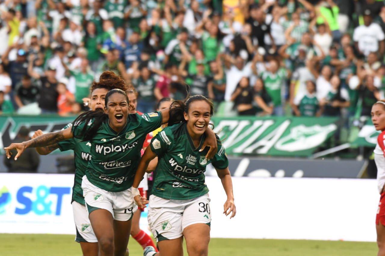 Celebración del gol de Leidy Cobos que permitió que el Deportivo Cali igualara la serie frente a Independiente Santa Fe.