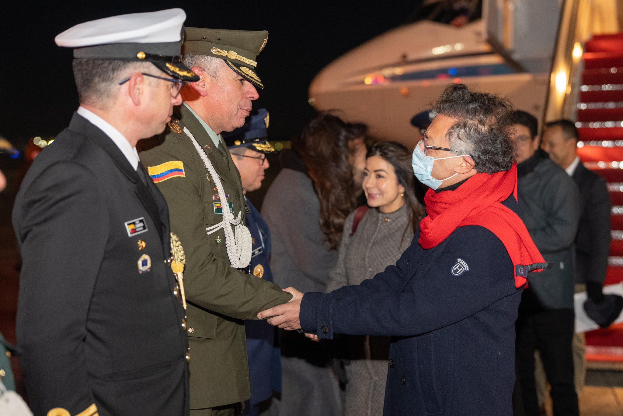 El mandatario colombiano llegó a la capital norteamericana donde sostendrá un encuentro con Donald Trump