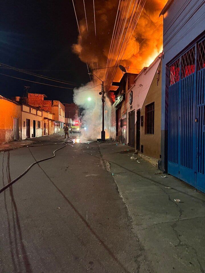 Se investigan las causas del incendio.
