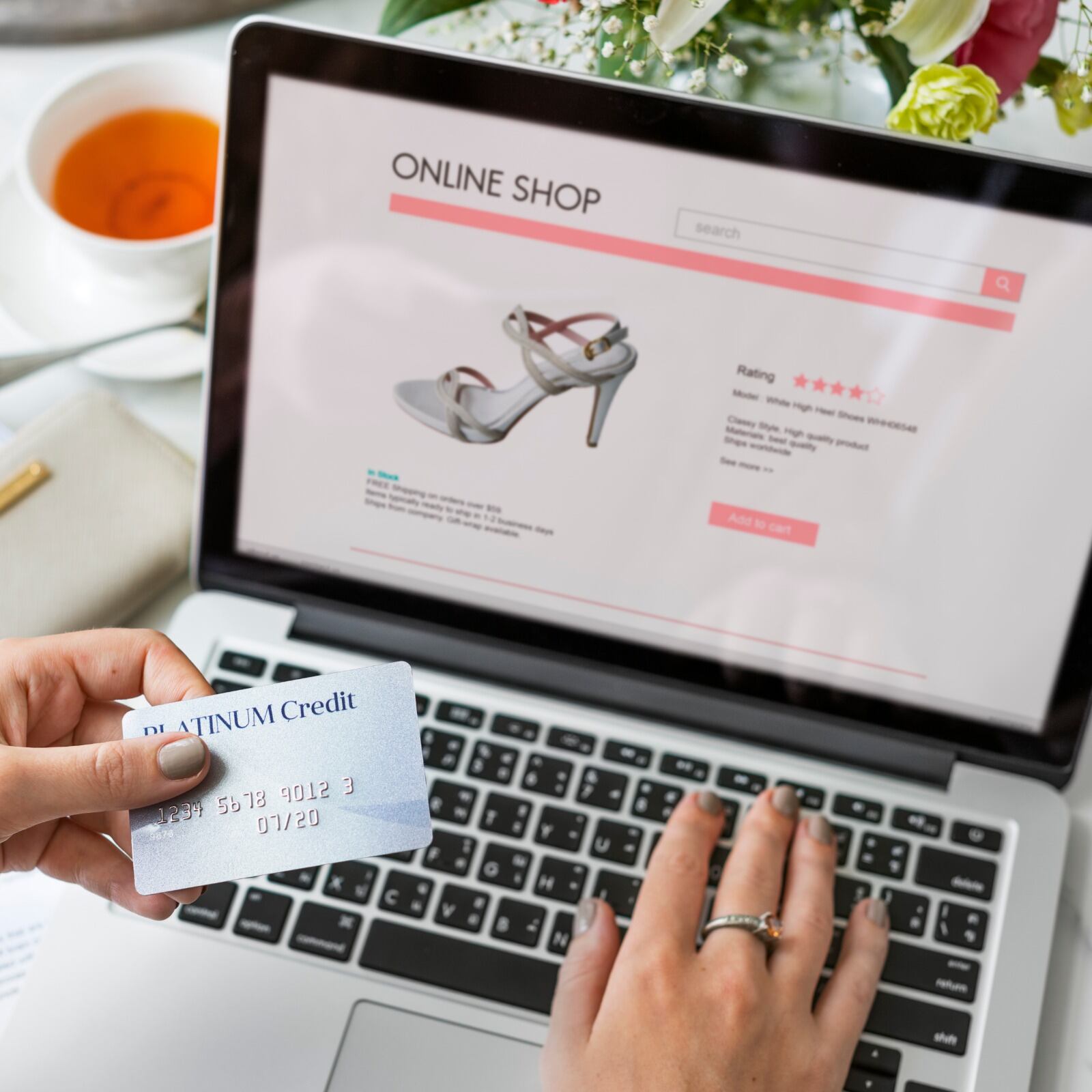 Los colombianos han venido aumentando sus compras en línea, pero siguen visitando los centros comerciales. Fuente Raddar