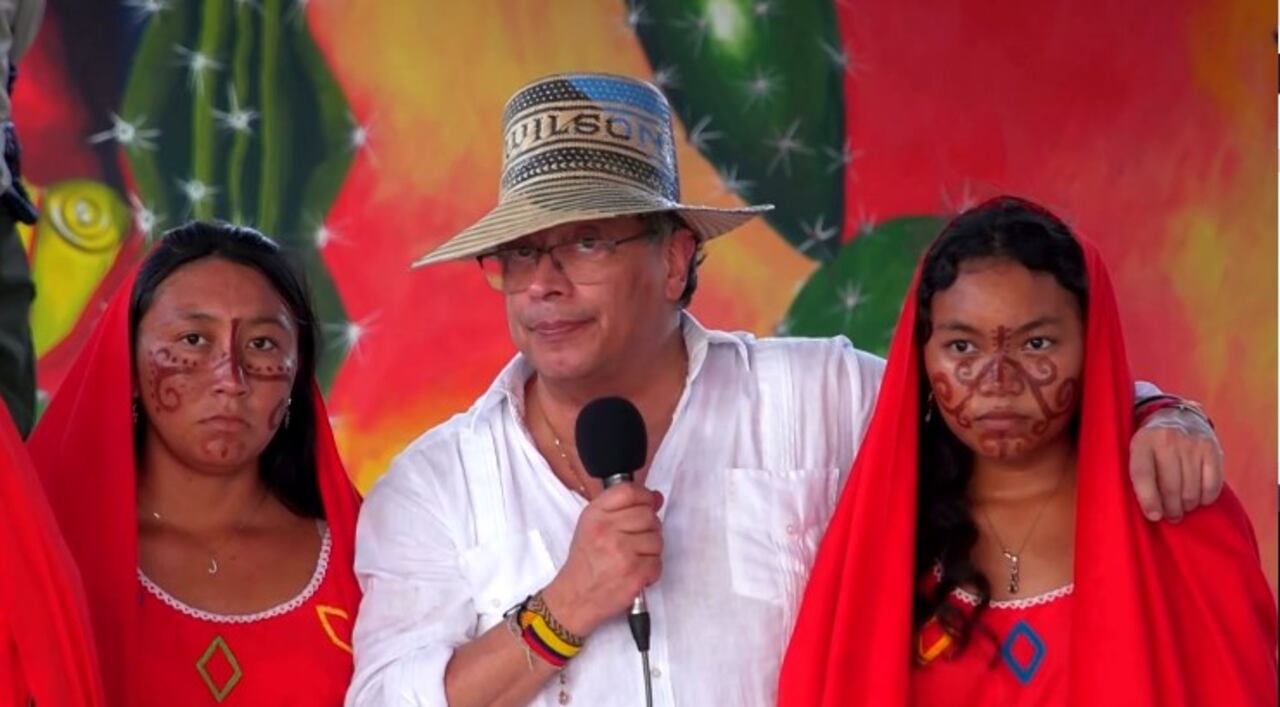 Presidente Petro en su visita a La Guajira por la emergencia provocada por la ola invernal