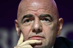 El presidente de la FIFA, Gianni Infantino, asiste a una conferencia de prensa en el Centro Nacional de Convenciones de Qatar (QNCC) en Doha el 19 de noviembre de 2022, antes del torneo de fútbol de la Copa Mundial de Qatar 2022. Infantino respondió a los críticos occidentales del historial de derechos humanos de Qatar en su conferencia de prensa inaugural de la Copa del Mundo el 19 de noviembre, criticando su "hipocresía".
GABRIEL BOYS / AFP