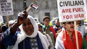 La gente se reunió cerca de Downing Street para protestar contra el conflicto en Sudán, en Londres, Gran Bretaña, el 29 de abril de 2023.