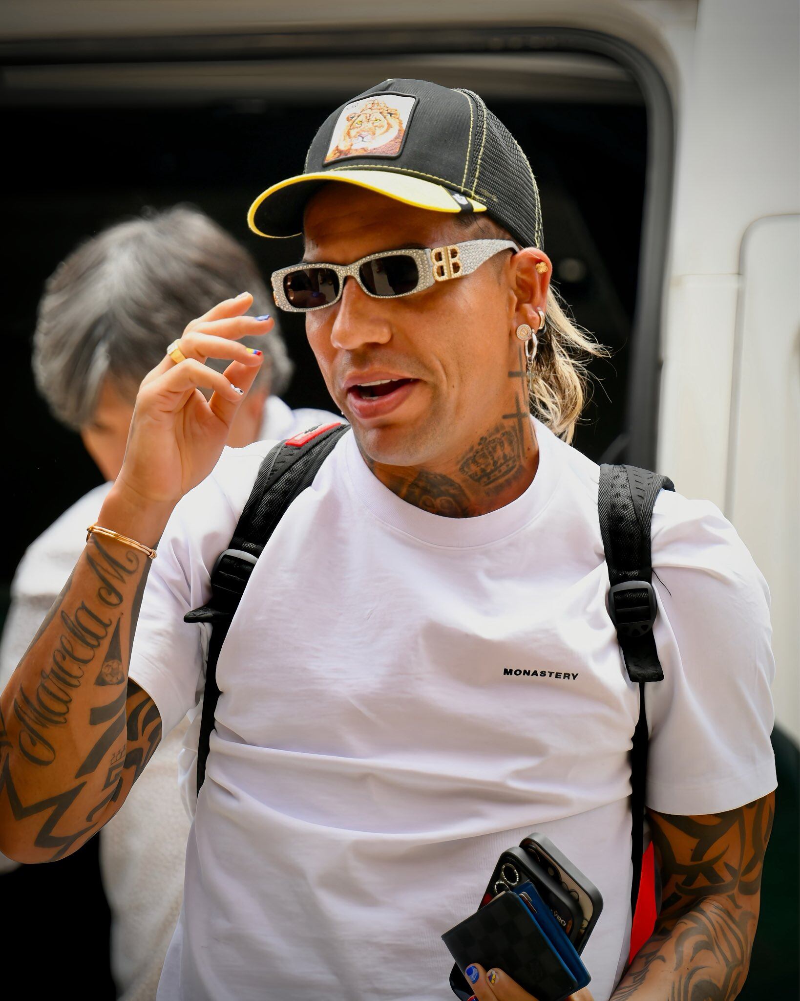 Dayro Moreno llegando al hotel de la Selección Colombia en Barranquilla