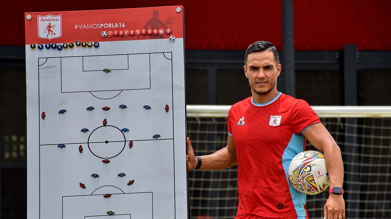 Técnico de futbol del América de Cali Lucas González