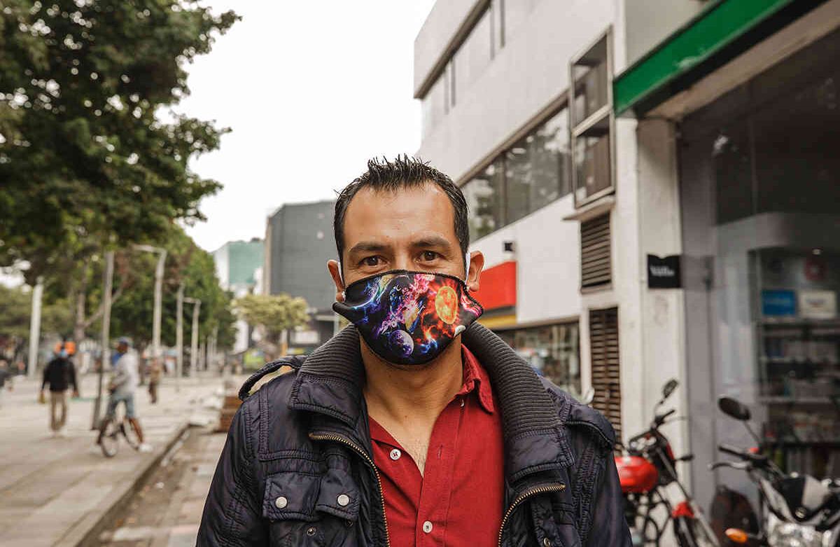 Desde el pasado domingo 5 de abril la Alcaldía de Bogotá determinó que el uso del tapabocas en el sistema TransMilenio es obligatorio para todos los pasajeros. Karen Salamanca-SEMANA