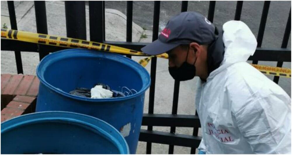 La Fiscalía, en el cuarto de basuras del conjunto residencial en Bogotá donde fueron hallados los animales muertos