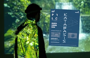 Mauricio Carmona Rivera presenta 'Katabasis' en la Galería Santa Fe. La exposición, que explora ríos subterráneos de Bogotá y Medellín, estará abierta al público del 4 de junio al 16 de agosto.