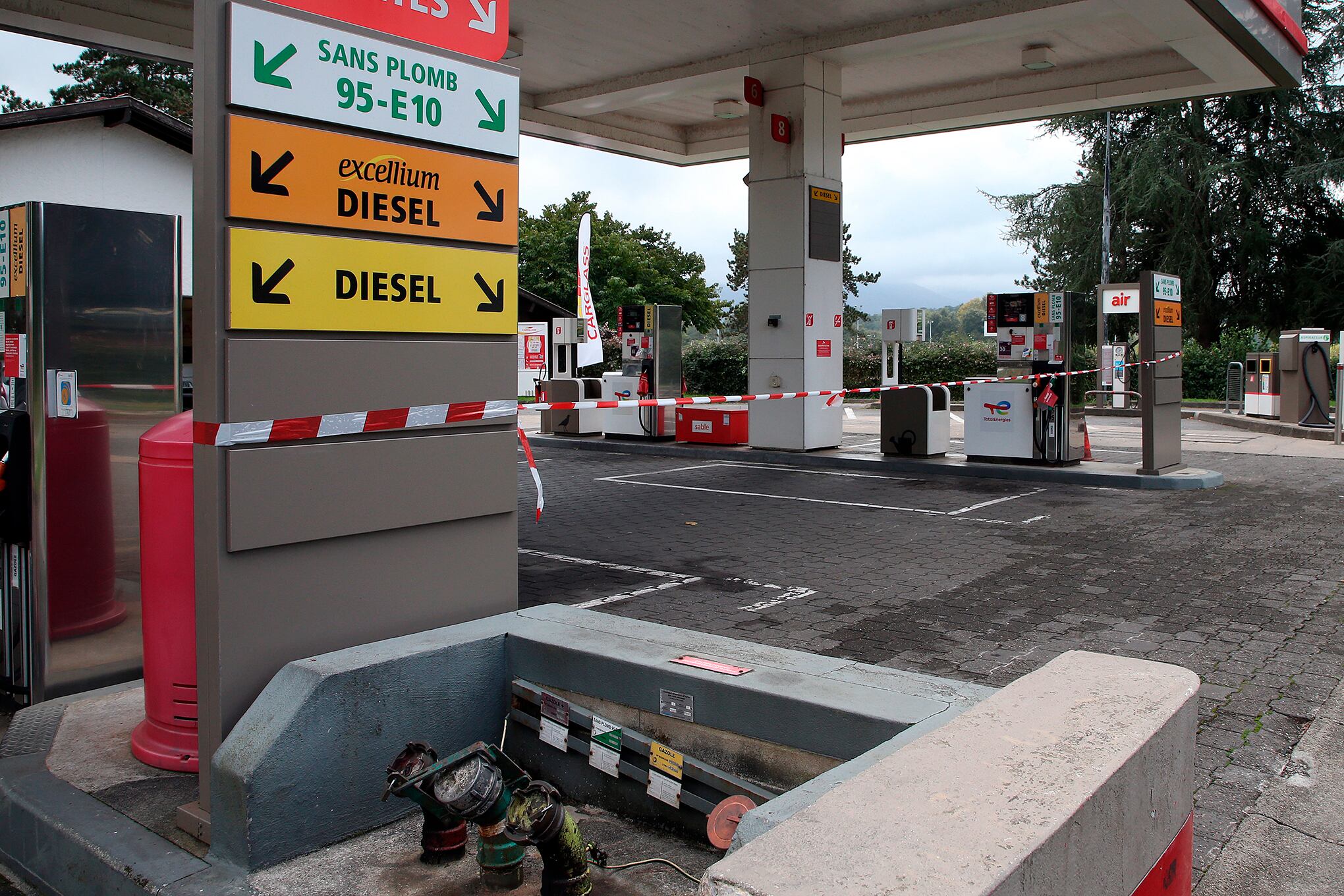 En imágenes : escasez de combustible en las estaciones de Francia.