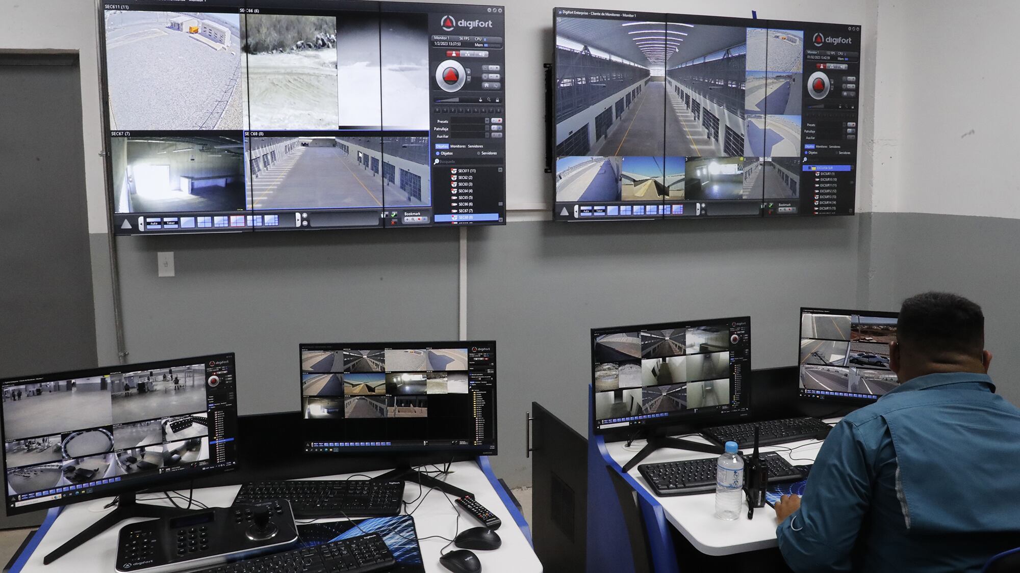 Centro de Confinamiento del Terrorismo" (CECOT)