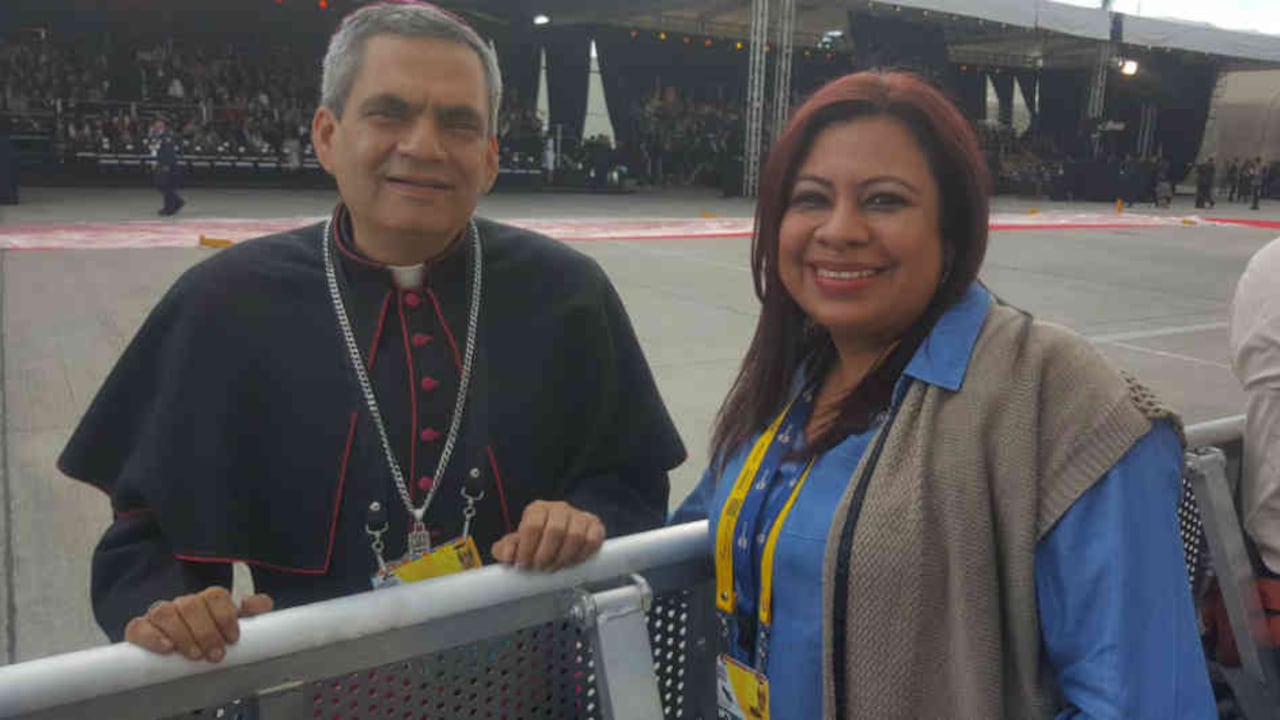 Castalia Pascual en Catam, esperando la llegada del papa.