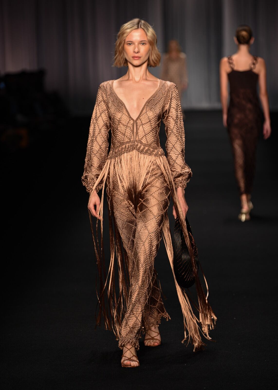 Palma Canaria brilló con su colección Duna, basada en técnicas tradicionales de los artesanos colombianos, como el macramé.