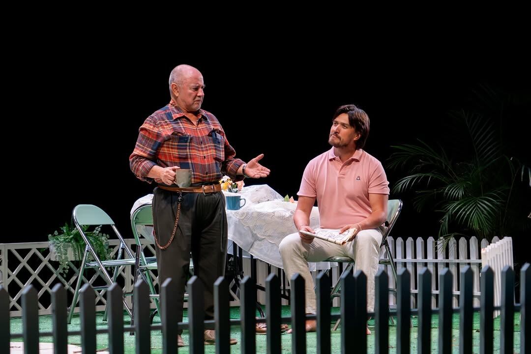 La puesta en escena de 'Todos eran mis hijos' de Arthur Miller dirigida por Manuel Orjuela, está basada en el contexto colombiano de finales del siglo XX, marcado por la violencia política y la lucha contra el narcotráfico y la corrupción. Foto: Miltón César / cortesía Teatro Libre