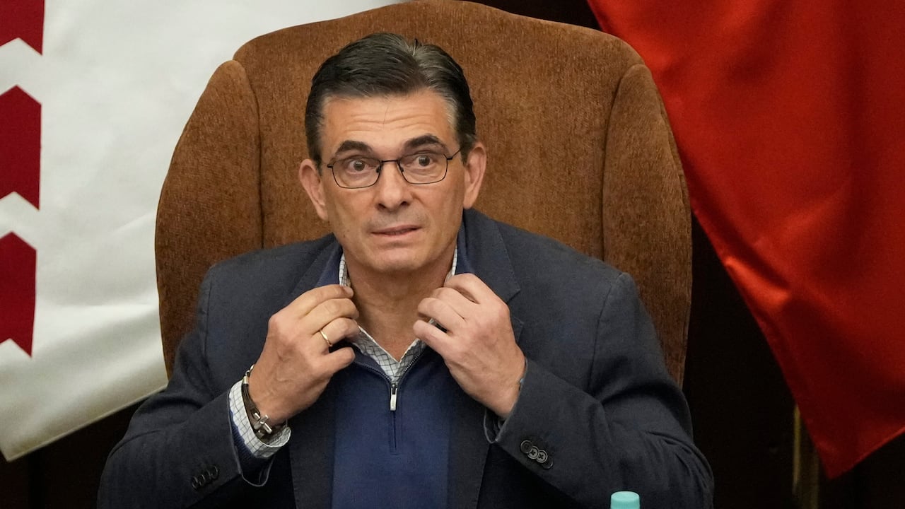 El presidente de Bolivia, Rodrigo Paz, se reúne con líderes de la confederación sindical Central Obrera Boliviana (COB), en La Paz, Bolivia.