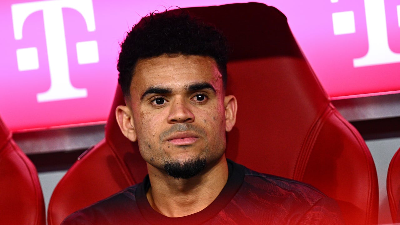 Luis Díaz apunta la once titular contra París Saint-Germain en el Allianz Arena.