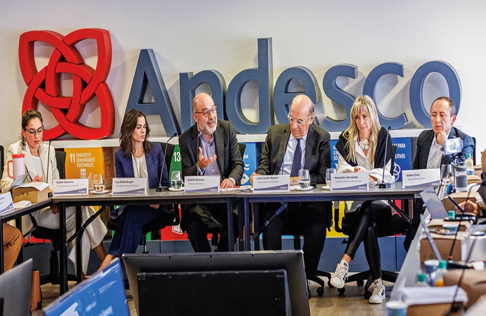   Cinco gremios de energía y uno de gas: Andesco, Andeg, SER Colombia, Acolgen y Asocodis; además de Naturgás, prendieron las alarmas. El déficit de gas no es una alerta, sino una realidad.