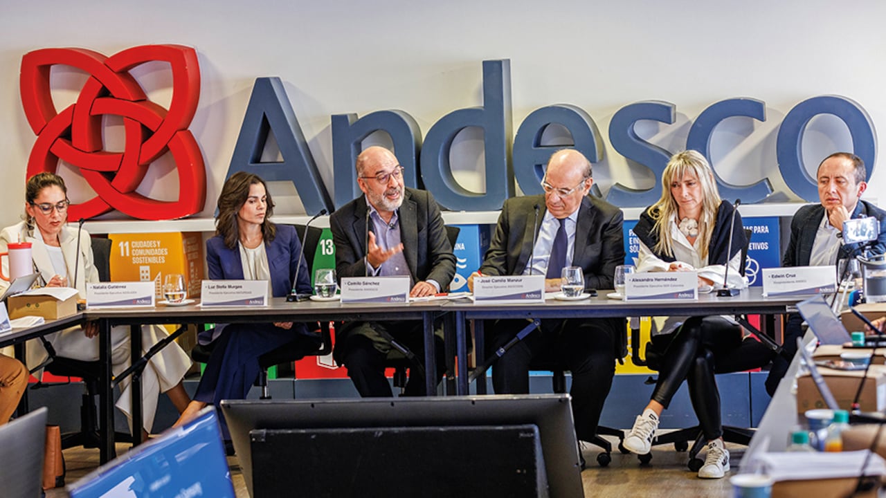 Cinco gremios de energía y uno de gas: Andesco, Andeg, SER Colombia, Acolgen y Asocodis; además de Naturgás, prendieron las alarmas. El déficit de gas no es una alerta, sino una realidad.