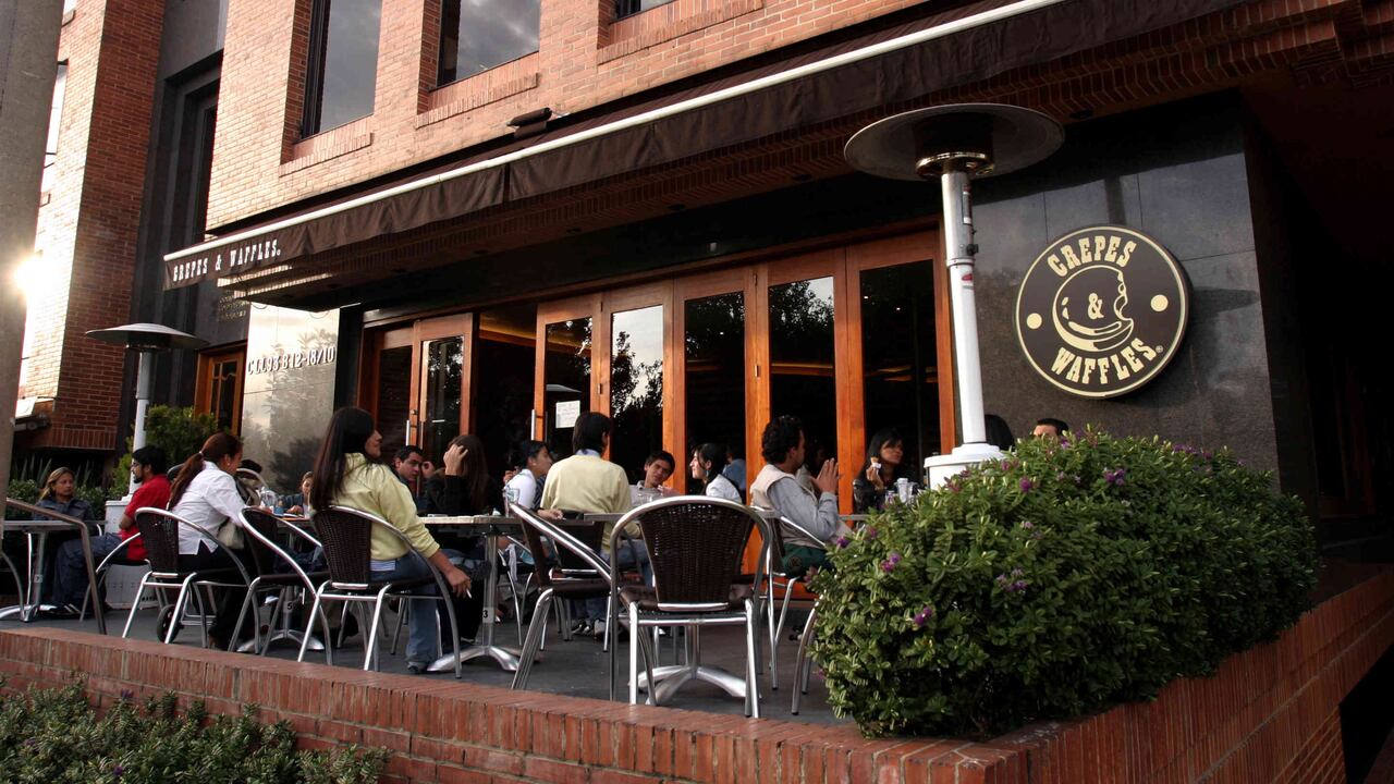 Beatriz Fernández junto con su esposo crearon en 1980 Crepes & Waffles, una marca colombiana que ha logrado posicionarse en el mercado local para dar luego el salto a Chile, Ecuador y otros países.