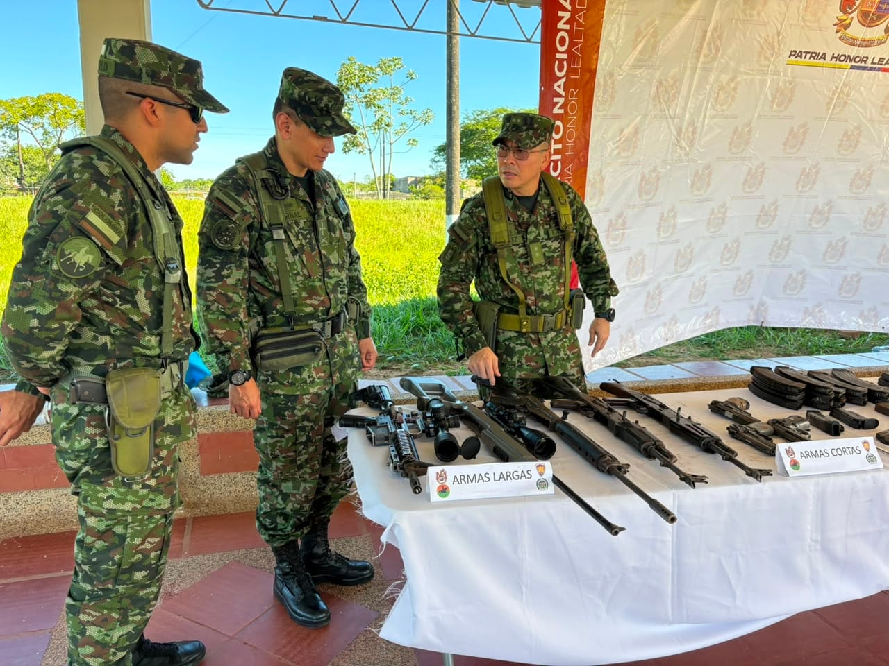 Armamento decomisado en operación del Ejército en Arauca.