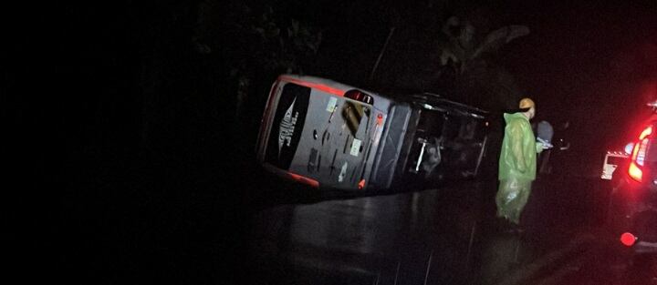 El accidente dejó 14 personas lesionadas.