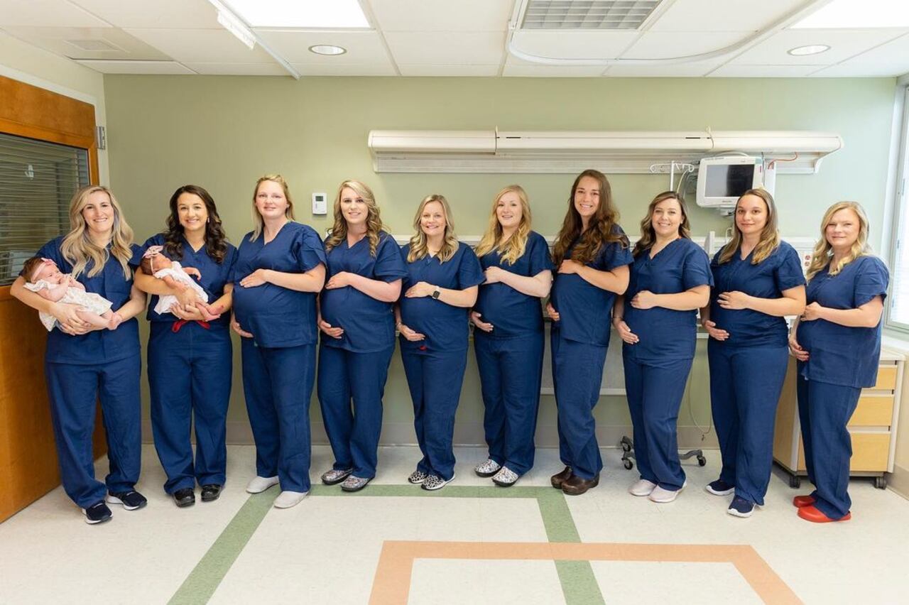 12 enfermeras embarazadas.