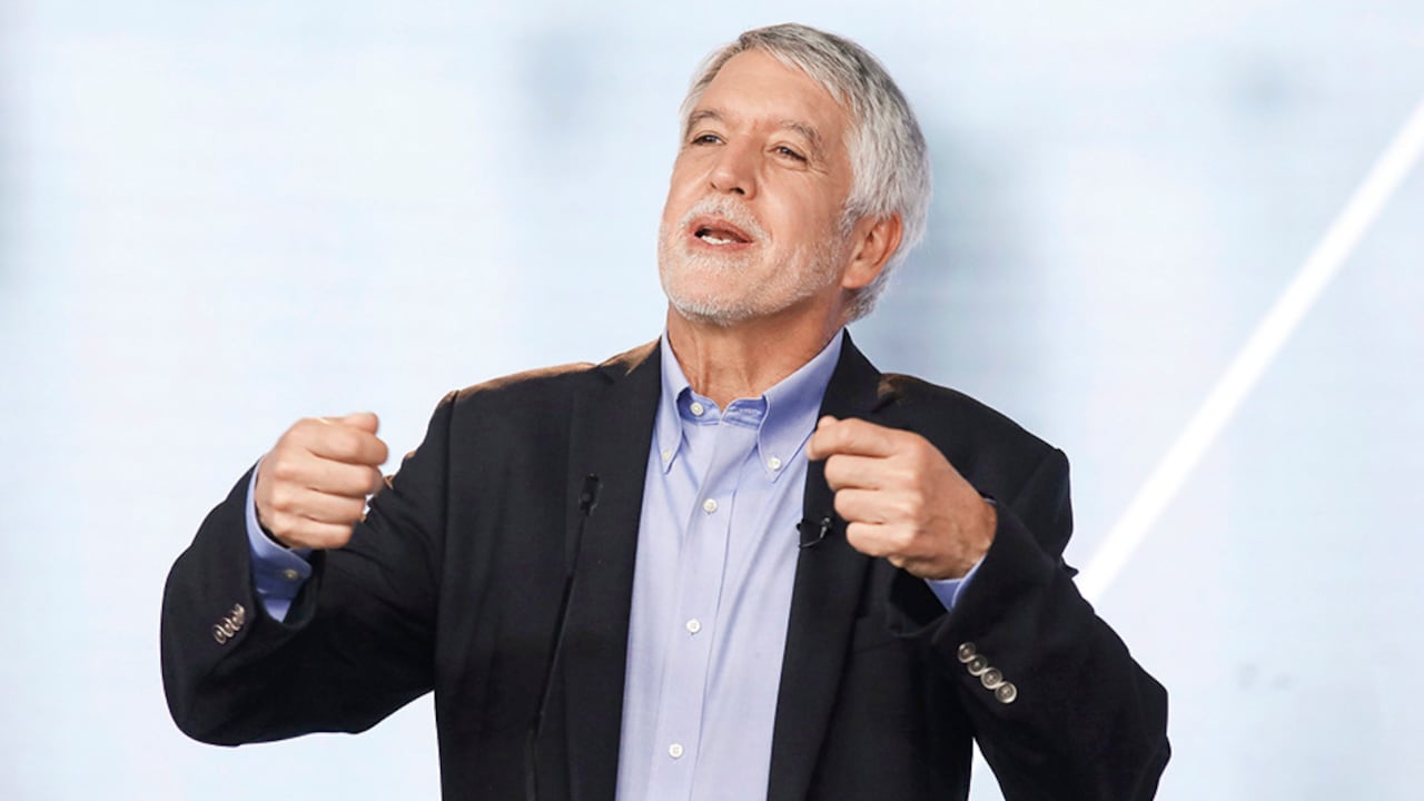 El exalcalde de Bogotá dejó sus dudas al ministro de Educación, Alejandro Gaviria, a través de su cuenta de Twitter.