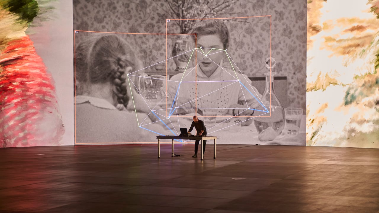 Luce, en vivo, en la Cinecitta.