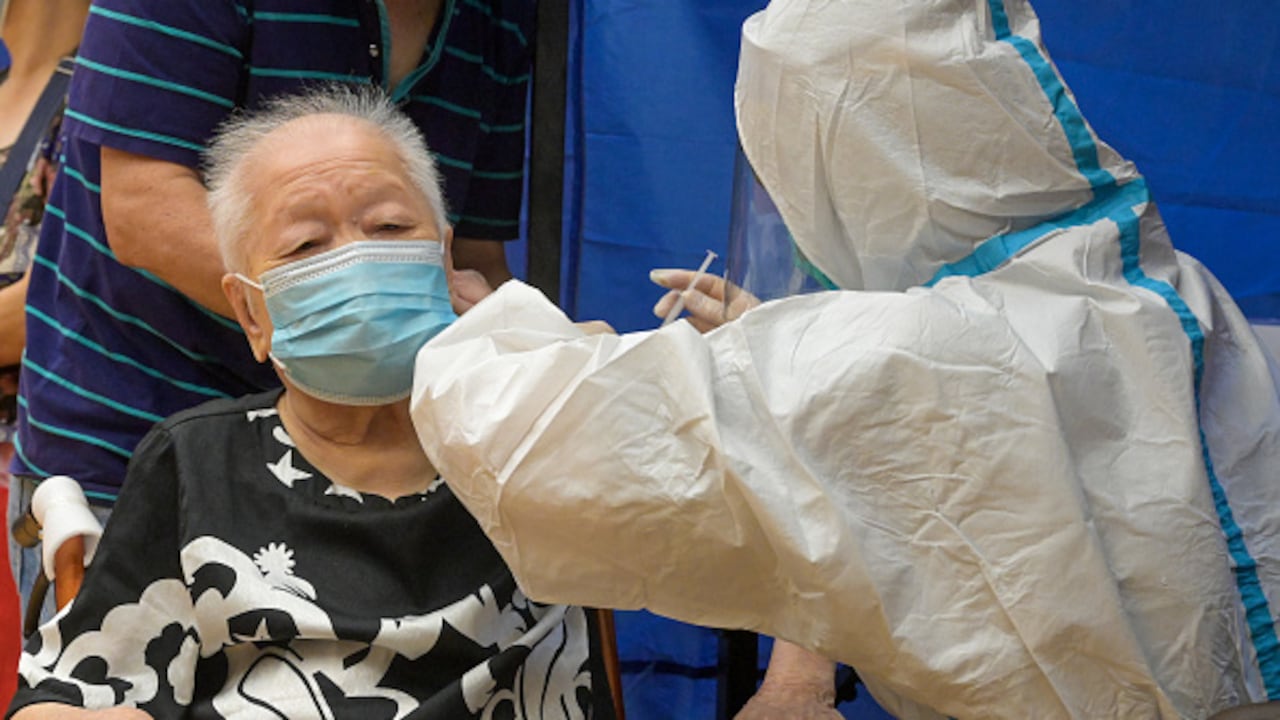 La mejora de las tasas de vacunación podría ofrecerle a China precisamente una vía de salida a su política de “cero covid”.