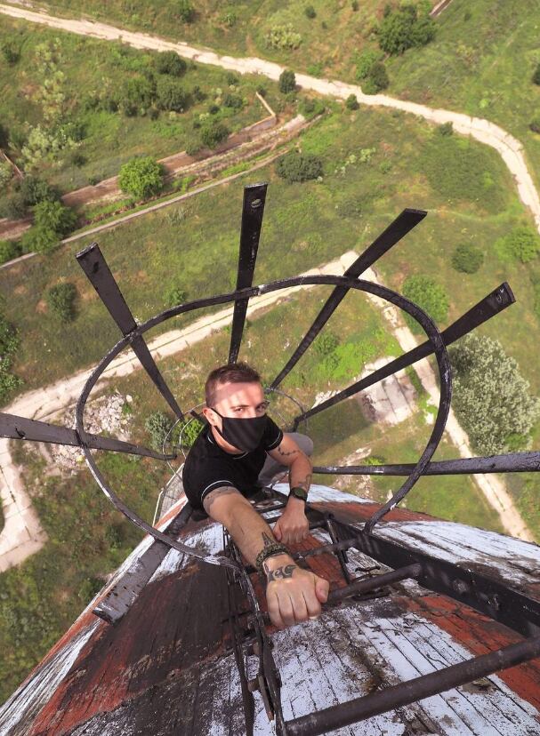 El fotógrafo cayó de un piso 68 de un complejo de torres en Hong Kong.
