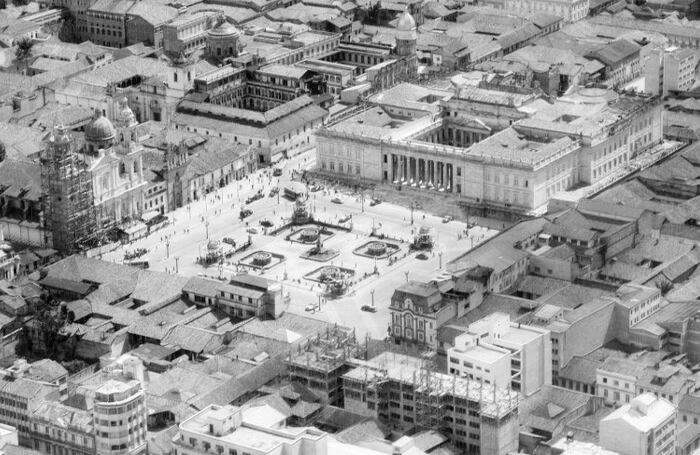 1947. Plaza de Bolívar.